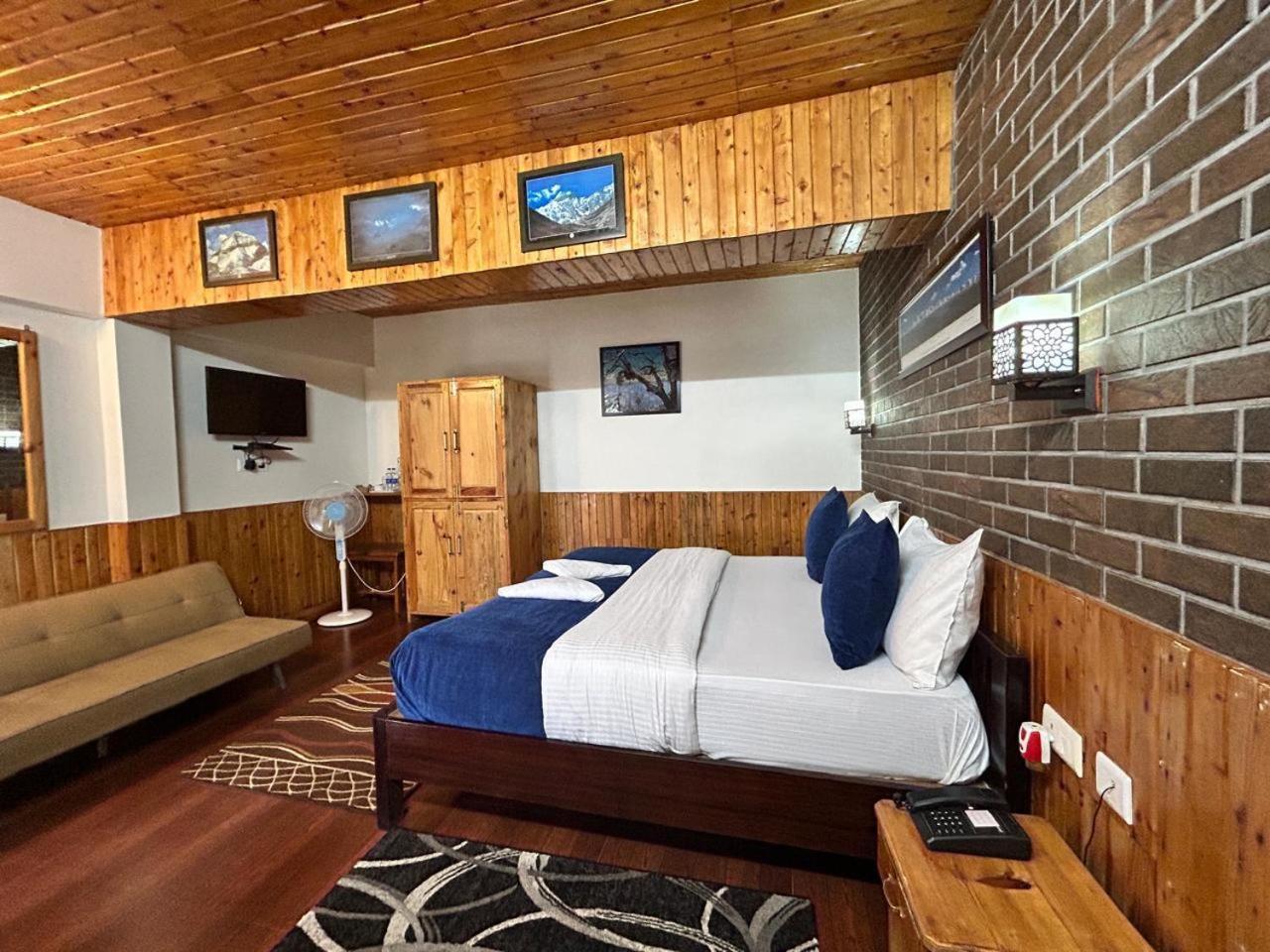 Kasar Himalaya Holiday Resort, Binsar Rd Almora Buitenkant foto