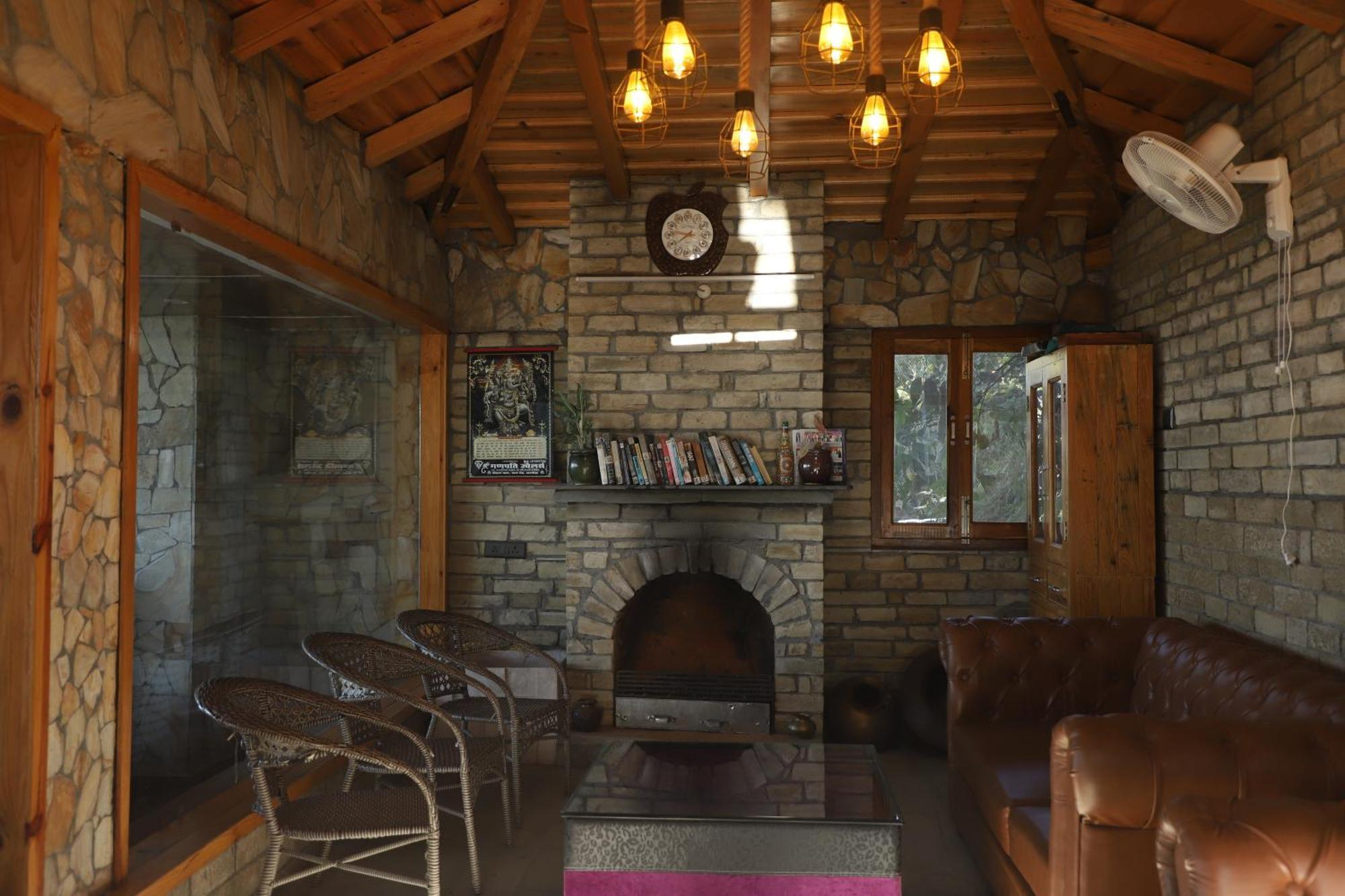 Kasar Himalaya Holiday Resort, Binsar Rd Almora Buitenkant foto