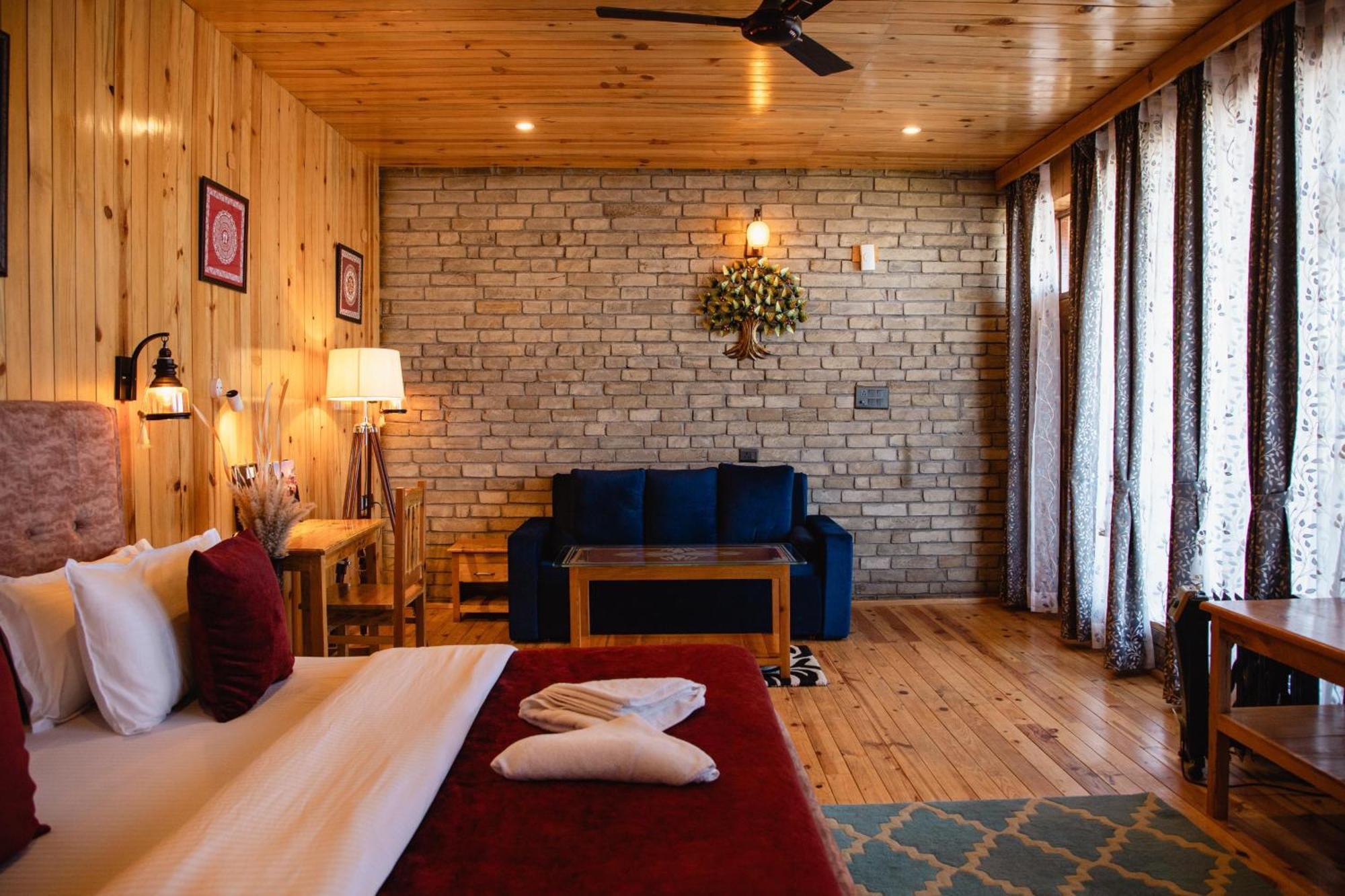 Kasar Himalaya Holiday Resort, Binsar Rd Almora Buitenkant foto