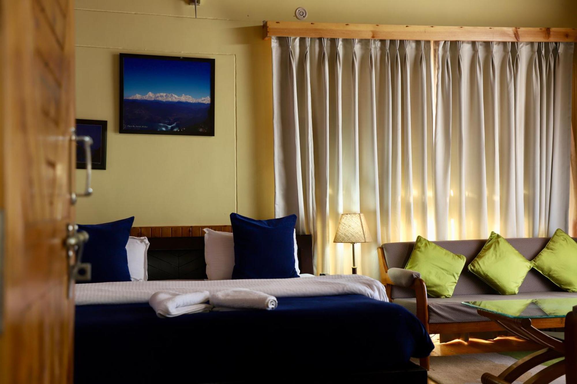 Kasar Himalaya Holiday Resort, Binsar Rd Almora Buitenkant foto